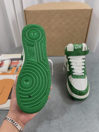Louis Vuitton couple's co-branded sports shoes - Image 7
