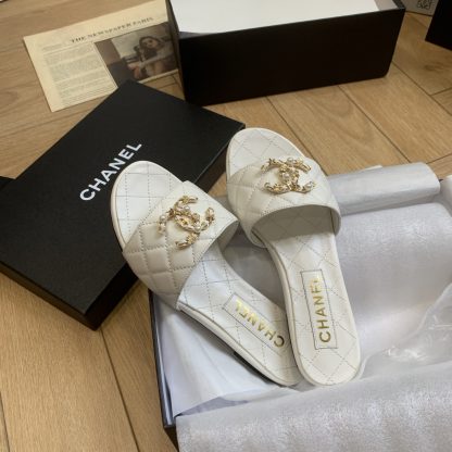 Chanel's new white spring and summer style flat sandals with elegant temperament - Image 7