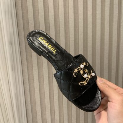 Chanel's new black spring and summer flat sandals with elegant style - Image 7