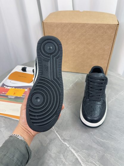 Louis Vuitton couple's co-branded sports shoes - Image 7