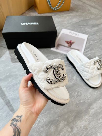 Chanel couple's high-end fashionable white sandals - Image 7