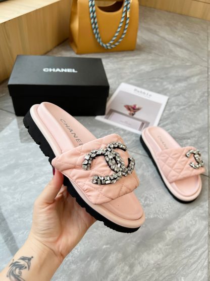Chanel couple's high-end fashionable pink sandals - Image 7