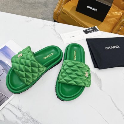 Chanel couple's high-end fashionable green sandals - Image 7