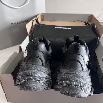 Balenciaga couple's dad shoes - Image 7