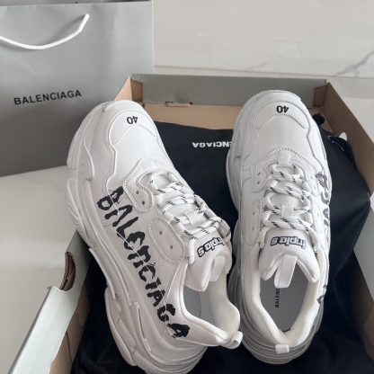 Balenciaga couple fashion dad shoes - Image 7