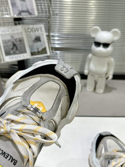 Balenciaga stylish sneakers - Image 7