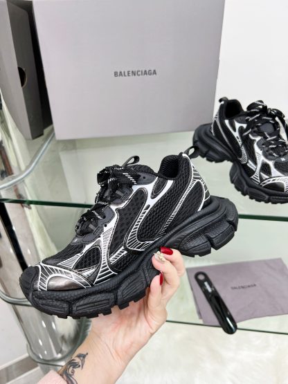 Balenciaga Fashionable Casual Sneakers - Image 7