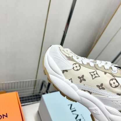 Louis Vuitton Run 55 sneakers - Image 5