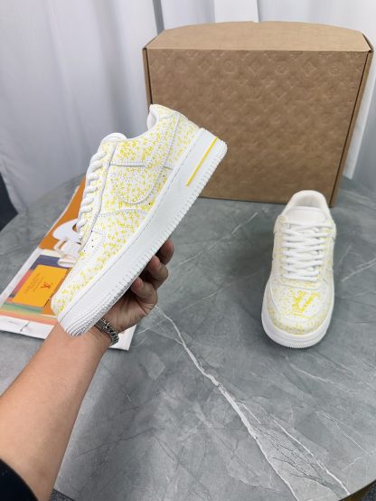Louis Vuitton couple's co-branded sports shoes - Image 7