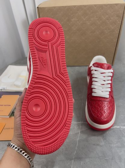 Louis Vuitton couple's co-branded sports shoes - Image 6