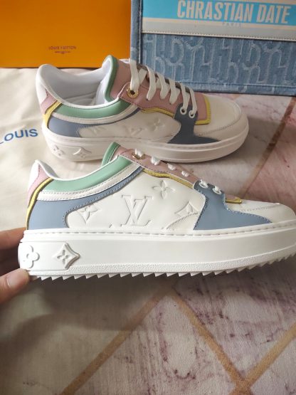 Louis Vuitton's new white thick-soled shoes for early spring - Image 7