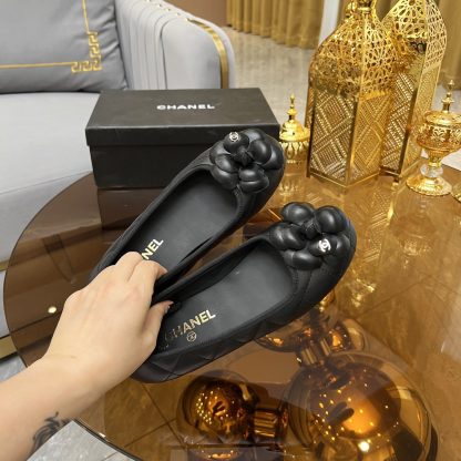 Chanel autumn and winter new black with camellia small round head retro loafers - Image 7