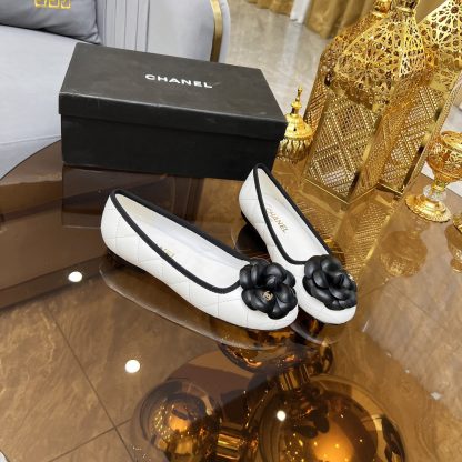 Chanel autumn and winter new white round head with camellia retro loafers - Image 7