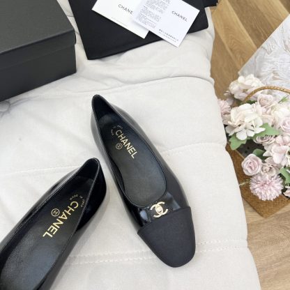 Chanel autumn and winter new small round head black shiny retro loafers - Image 7