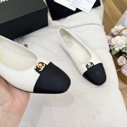 Chanel autumn and winter new small round head white retro loafers - Image 7