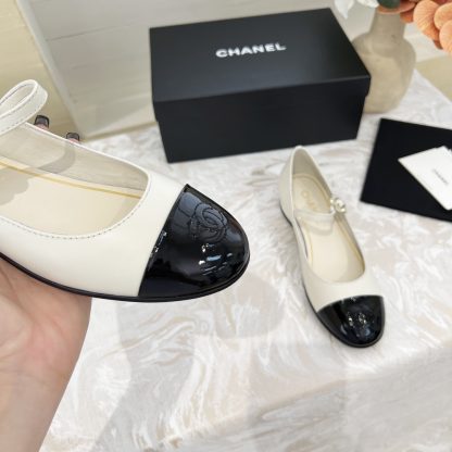 Chanel autumn and winter new white retro style small round head thick heel loafers - Image 7