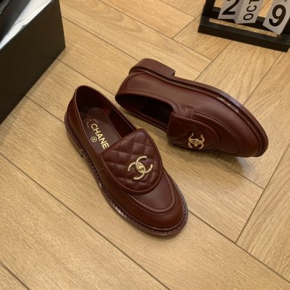 Chanel's new elegant and durable red loafers for early spring - Image 6
