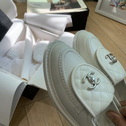 Chanel's new elegant and durable beige loafers for early spring - Image 6