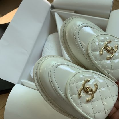 Chanel's new elegant and durable beige shiny loafers for early spring - Image 5