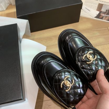 Chanel's new elegant and durable black loafers for early spring - Image 7