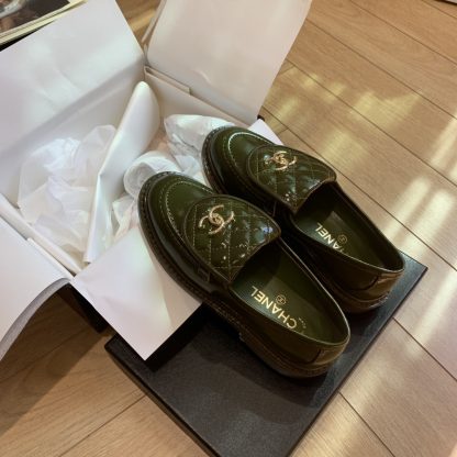 Chanel's new elegant green loafers for early spring - Image 6