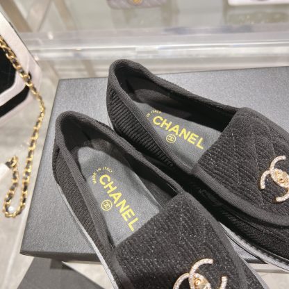 Chanel's new black loafers for early spring - Image 7