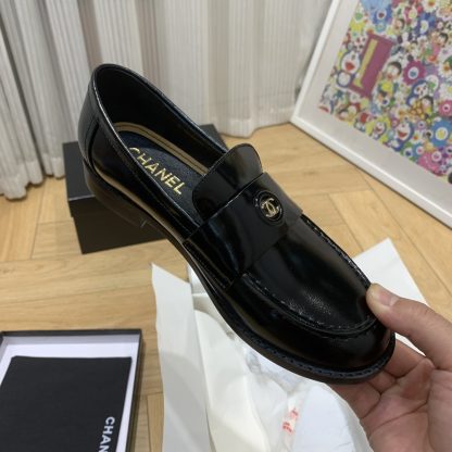 Chanel autumn and winter new black shiny retro style small round head loafers - Image 7