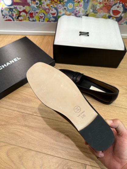 Chanel autumn and winter four seasons retro style small round head black loafers - Image 6