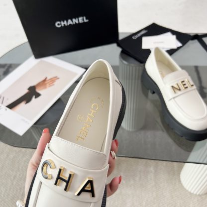 Chanel autumn and winter series white new small round head European and American catwalk loafers - Image 7