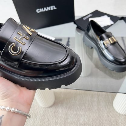 Chanel autumn and winter series black shiny new small round head European and American catwalk style loafers - Image 7