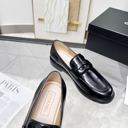 Chanel's new black shiny early spring small round head delicate loafers - Image 7