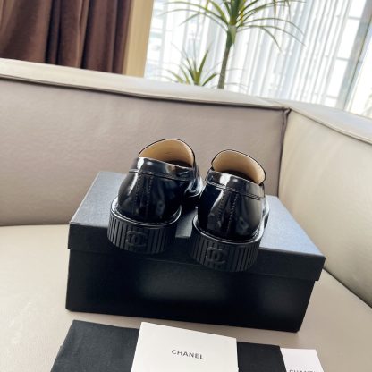 Chanel Early Spring Dance Shoes Series Black Shiny Small Round Head Retro Loafers - Image 7