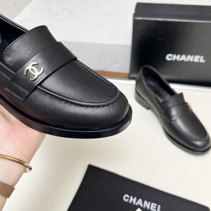Chanel Fall/Winter Black Retro Loafers - Image 6