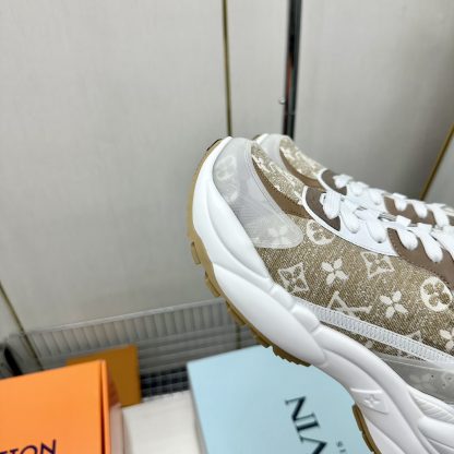 Louis Vuitton Run 55 sneakers - Image 7
