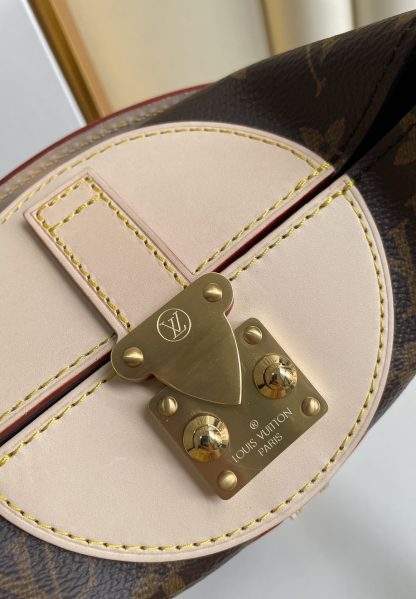 Louis Vuitton DUFFLE round potato chips bag - Image 7