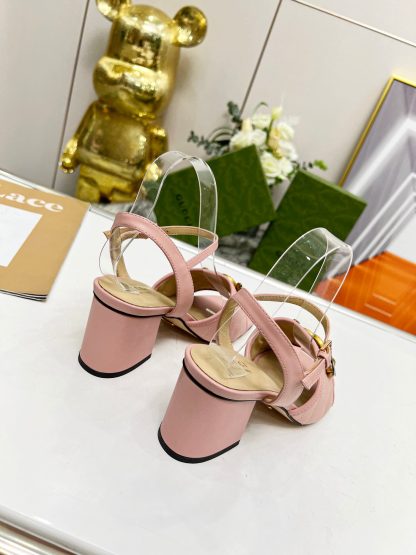 Gucci's new spring and summer rhinestone buckle round-toe thick-heeled sandals - Image 7