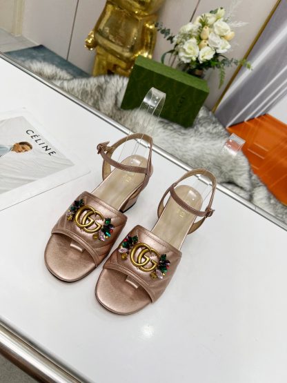 Gucci's new spring and summer rhinestone buckle round-toe thick-heeled sandals - Image 7