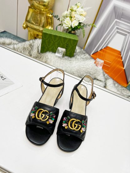 Gucci's new spring and summer rhinestone buckle round-toe thick-heeled sandals - Image 7