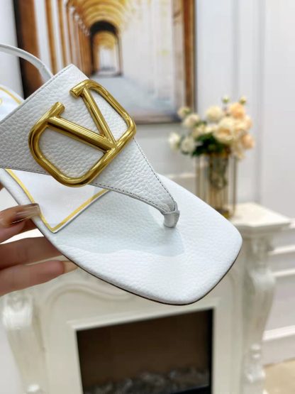 VALENTINO Fashionable and versatile thong sandals - Image 7
