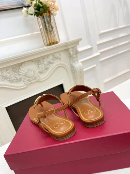 VALENTINO Fashionable and versatile thong sandals - Image 7
