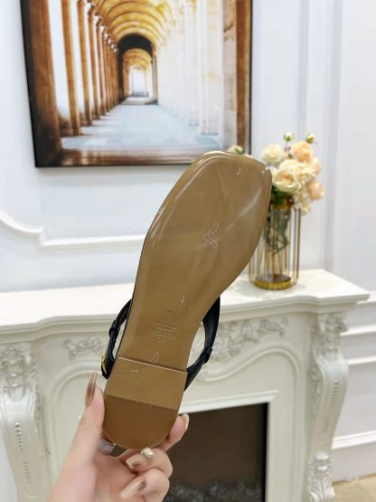 VALENTINO fashionable and versatile thong sandals - Image 7