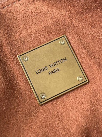 Louis Vuitton LOW KEY CABAS full leather shopping bag - Image 7