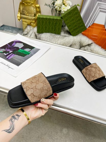 Gucci women's flat slippers - Image 7