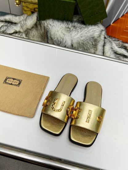 Gucci women's flat slippers - Image 8