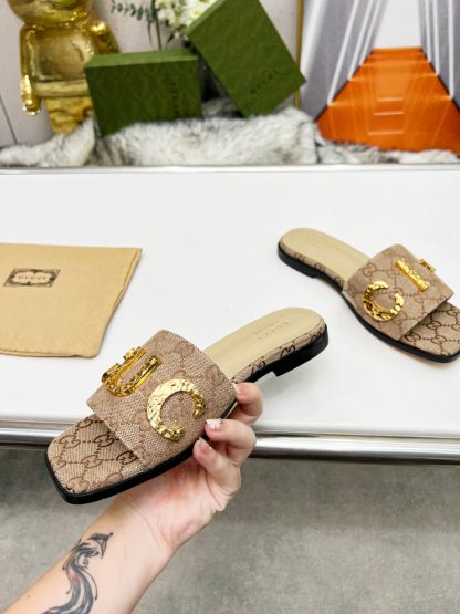 Gucci women's flat slippers - Image 7