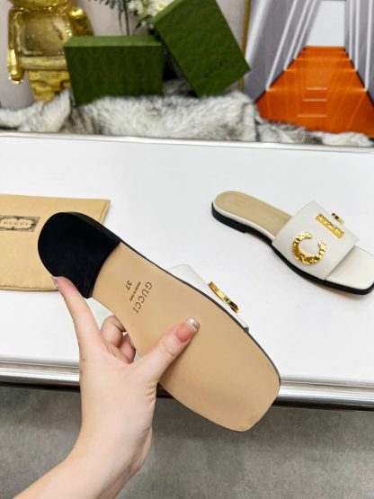 Gucci women's flat slippers - Image 7
