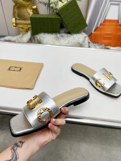Gucci women's flat slippers - Image 7