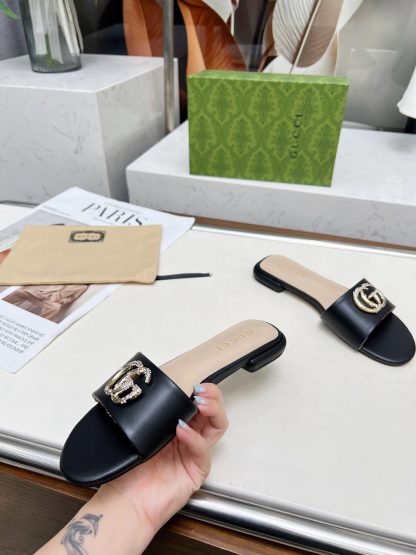 Gucci women's flat slippers - Image 7