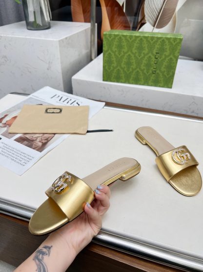 Gucci women's flat slippers - Image 5