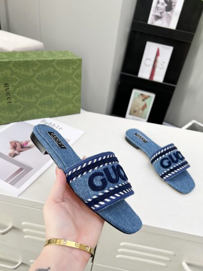 Gucci women's flat slippers - Image 7